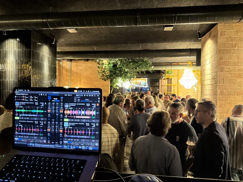 Foto y vídeo: La Reina Cocktail Bar